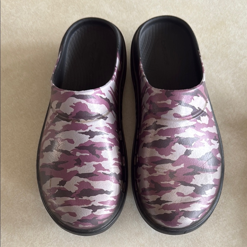 OOFOS Camouflage Mules - Purple and Gray